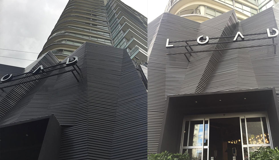 Edificio residencial con revestimiento de perfiles